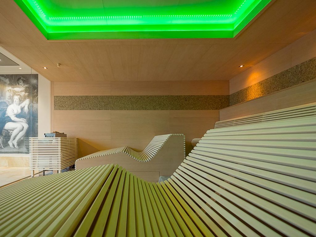 Sauna Therme mit Themenwelt 32 Öffentliche Sauna mit ergonomischen Liegen im Georg-Arnhol-Bad in Dresden