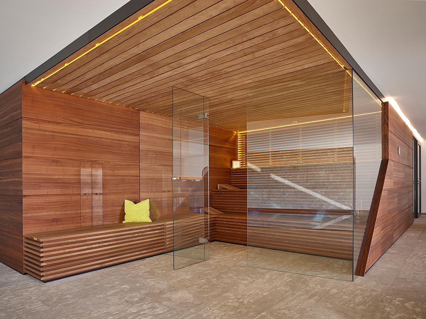Extravagante Nussbaum Sauna 3 Luxus sauna Design Nussbaum Staebchenoptik 2 | corso saunamanufaktur