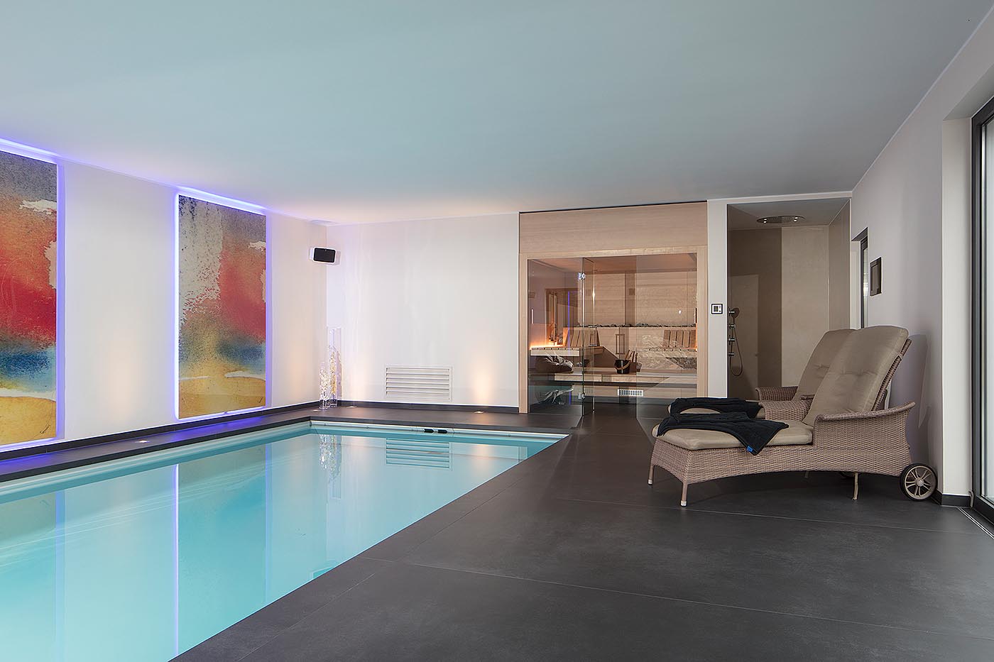 Sauna Hinterbankofen 3 Sauna Hemlock schwebende Baenke corso 5 | corso saunamanufaktur