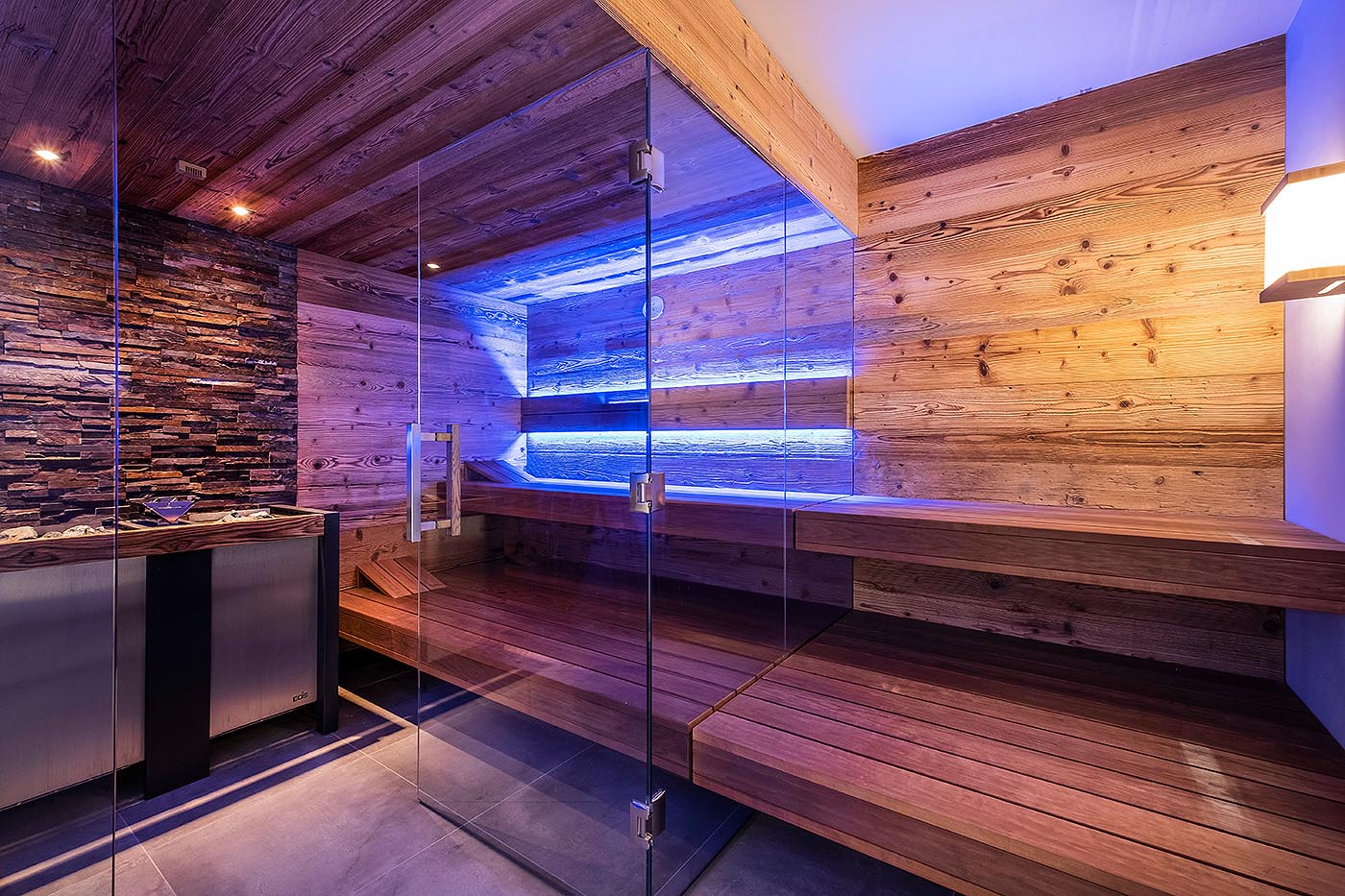 Großzügige Altholzsauna 3 Sauna zuhause Design Altholz corso 2 | corso saunamanufaktur
