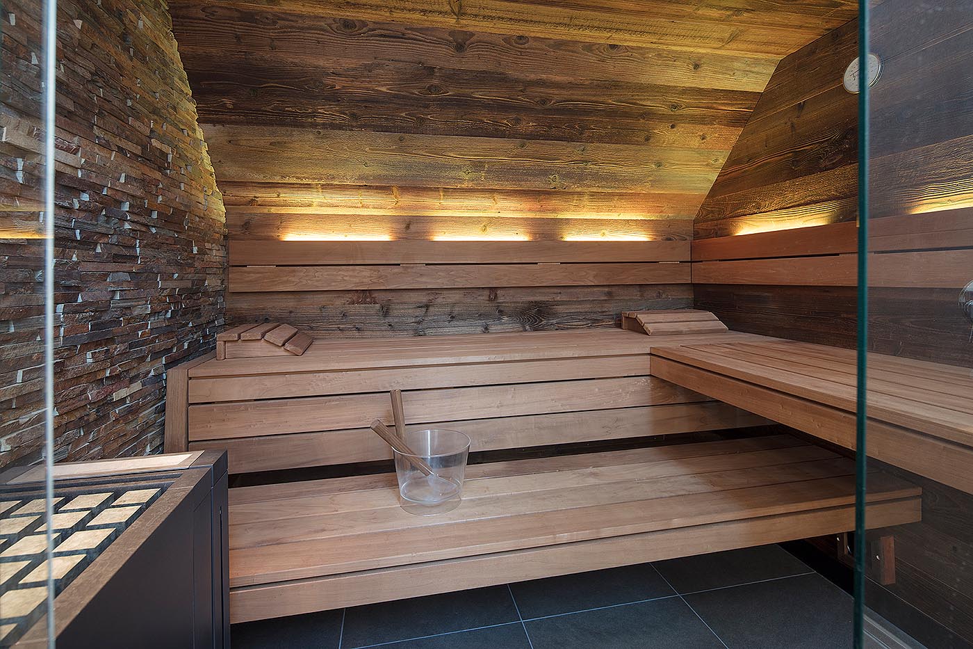 Sauna unter Dachschräge 7 corso designsauna altholz 3 | corso saunamanufaktur