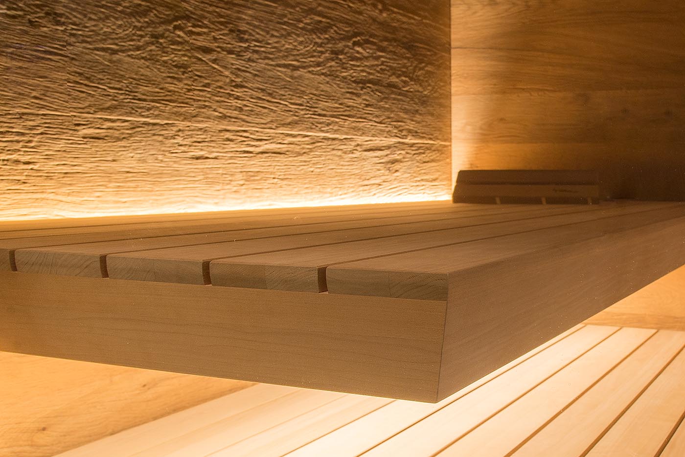 Ecksauna Eiche-Altholz 6 premium sauna fuer zuhause corso 9 | corso saunamanufaktur