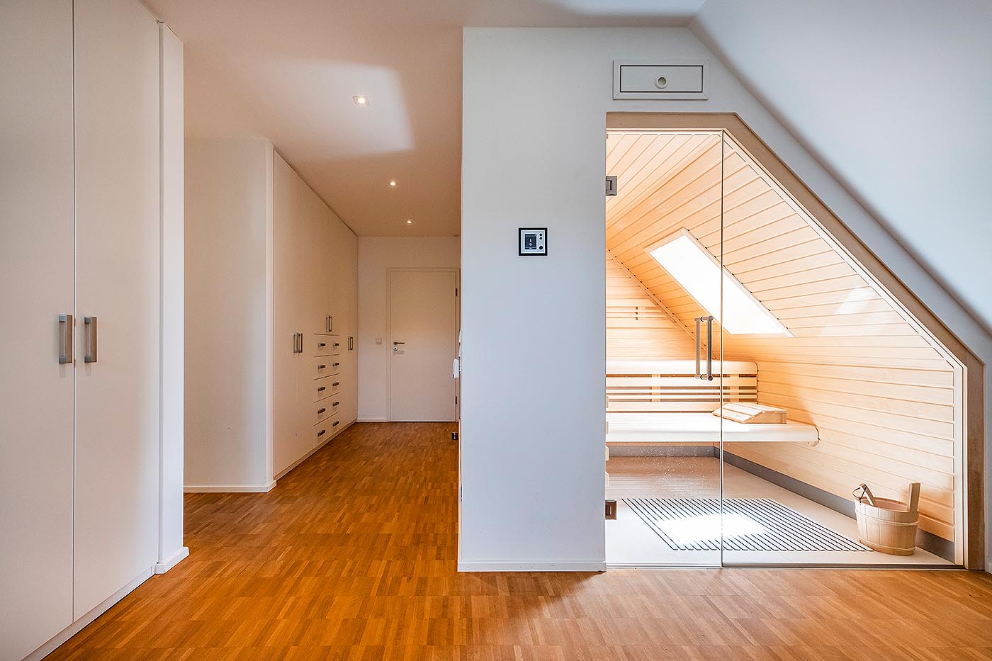 Helle Sauna Dachschräge 5 sauna dachschräge premium nach mass corso 5 | corso saunamanufaktur