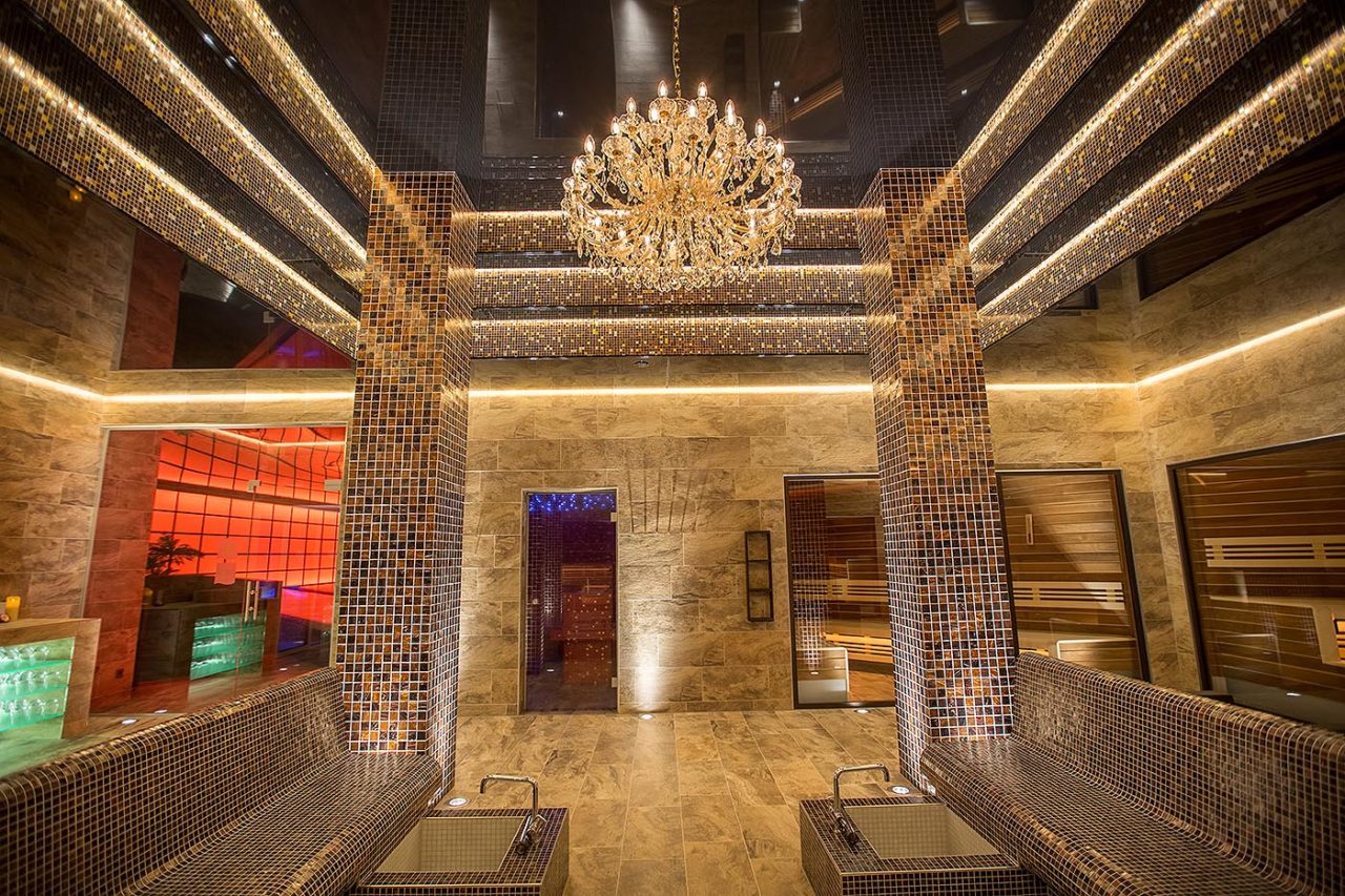 Sauna + SPA für Fitnessstudio 13 Wellnessbereich: maßgefertigte Sauna und Biosauna sowie Dampfbad im Limelight Spa. Planung und Fertigung durch Saunahersteller corso sauna manufaktur.