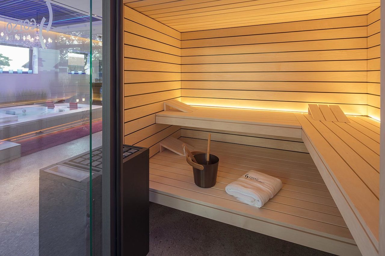 Sauna Ausstellung München 1 Sauna Ausstellung München, moderne corso Innensauna mit Glasfront in heller Espe