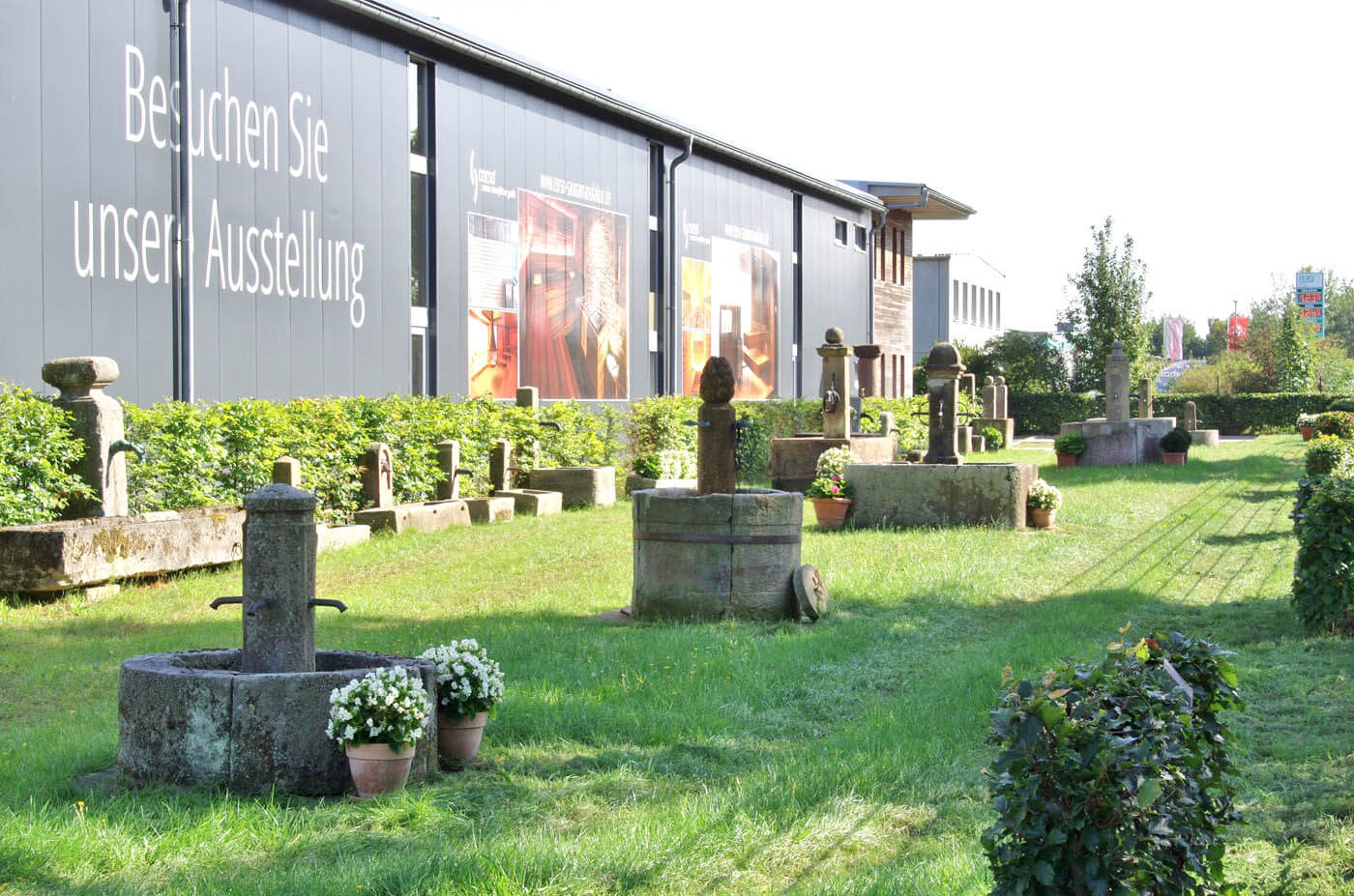corso | bei Osnabrück 6 Historische Sandsteinbrunnen, Ausstellung auf dem Gelände der corso sauna manufaktur, Lingens Brunnen
