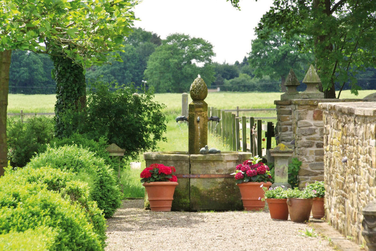 corso Partner 3 sandsteinbrunnen lingens ausstellung 4 | corso saunamanufaktur