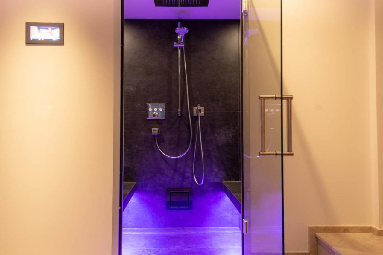 DAMPFBAD Hamam 22 Dampfbad aus Naturstein mit indirekter Unterbankbeleuchtung LED