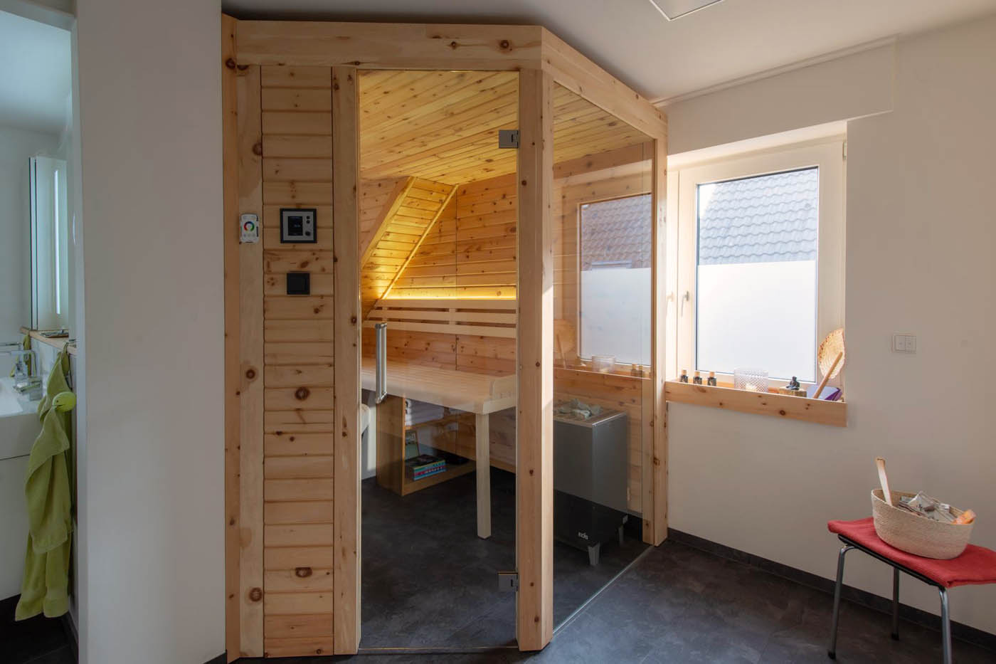 Aus home office wird Sauna 4 Zirbenholz Sauna Dachschraege corso sauna manufaktur 13 | corso saunamanufaktur