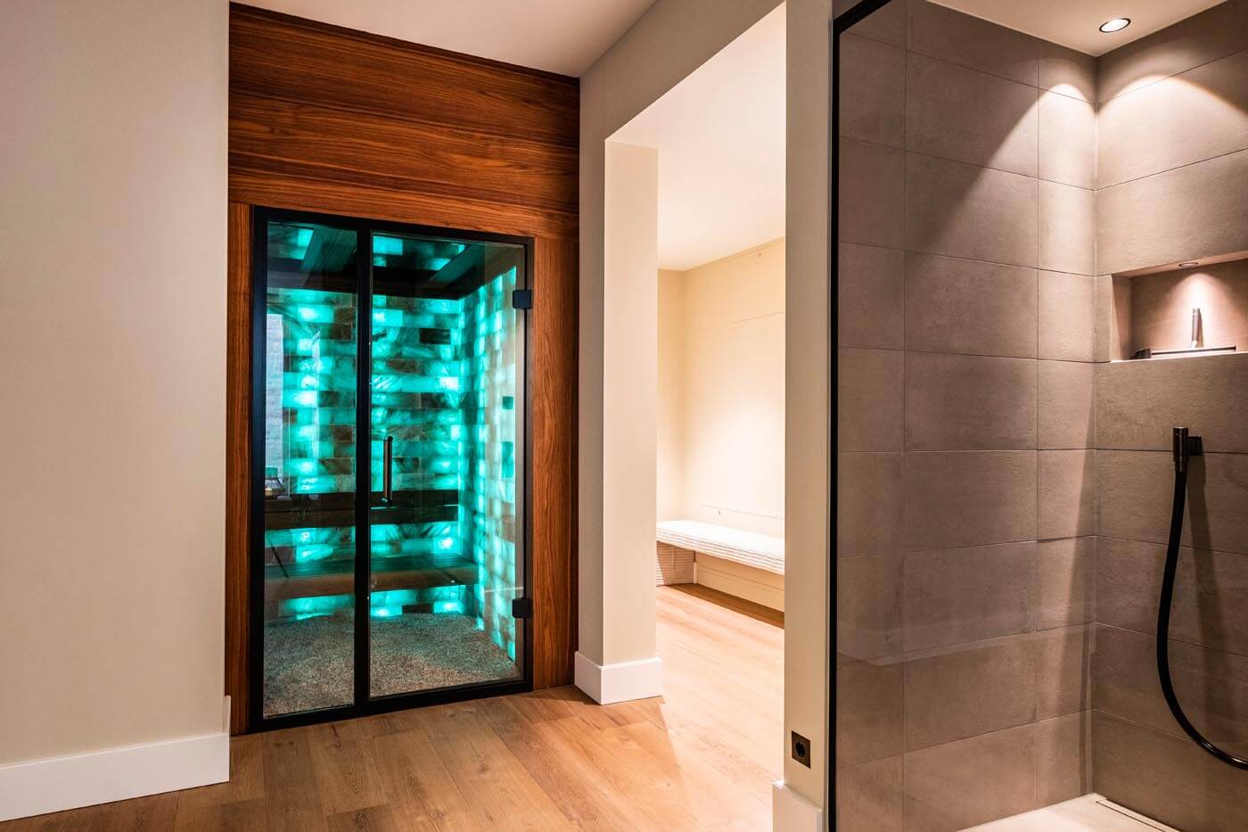 Salzgrotte und Nussbaumsauna 4 design salzkabine privatSPA glasfront corso 16 | corso saunamanufaktur