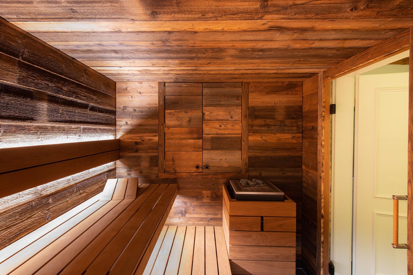 Familiensauna mit Urlaubsfeeling 7 sauna altholz corso glastuer fenster 19 | corso saunamanufaktur