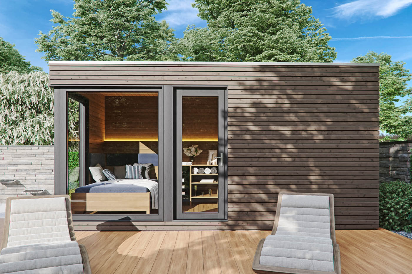 Außensauna: CUBUS XL Lärche Patina 60 Design Gartensauna RHOMBUS auf Gartenterrasse am Pool mit großzügiger Verglasung sowie großem Ruheraum mit Daybed. Rhombus Holzprofil-Verkleidung.