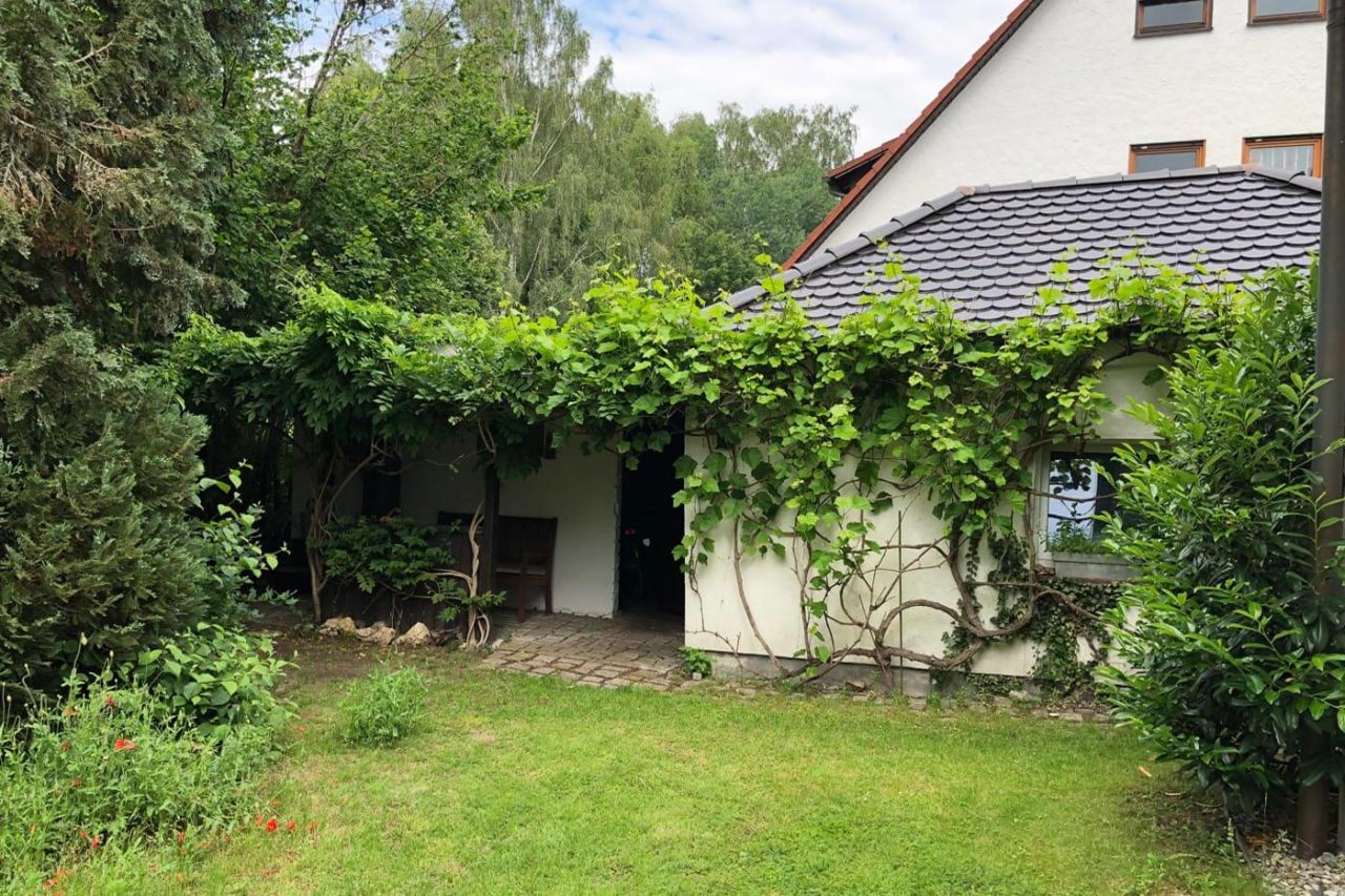 Aus Schuppen wird Gartensauna 5 Der Gartenschuppen vor dem Umbau zur Gartensauna von außen.