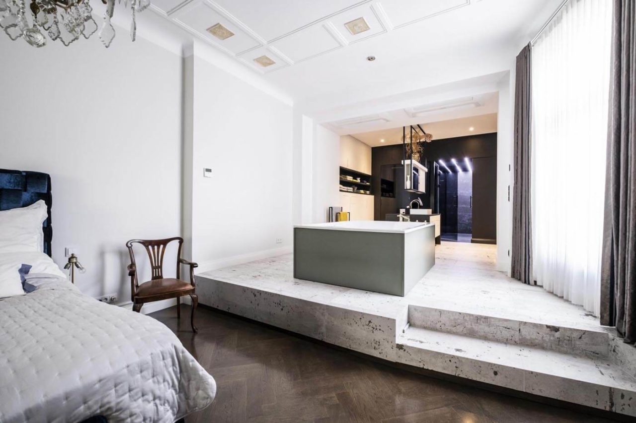 Edles Dampfbad "black in black" 167 Edles Dampfbad für Zuhause mit Glasfront und schwebenden Bänken sowie indirekter Beleuchtung mit Farbwechsel