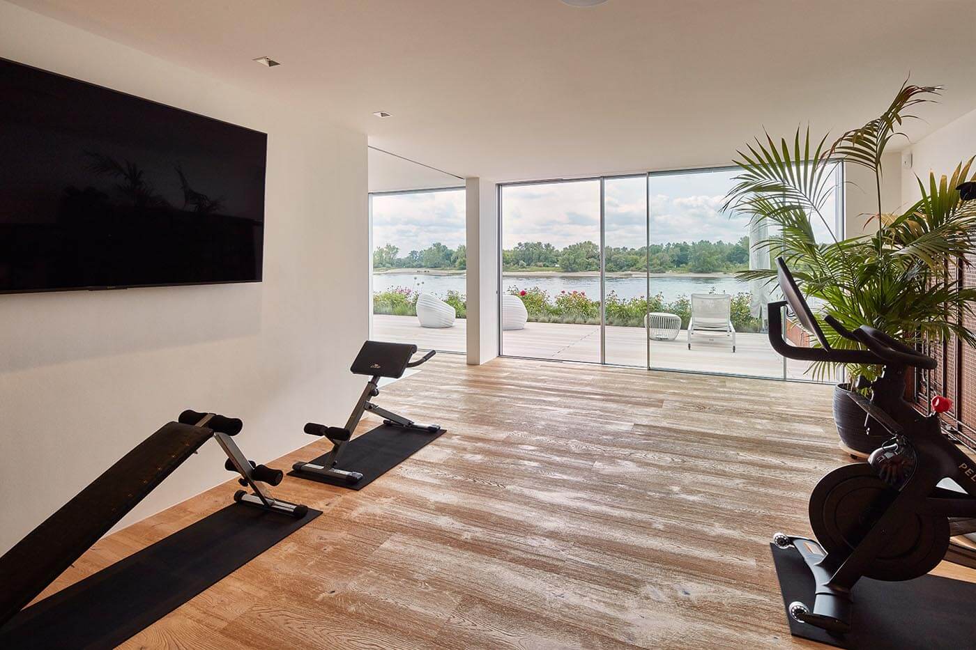 Reclaimed wood sauna with salt stone wall 18 altholzsauna hell salzsteinwand 5 | corso saunamanufaktur