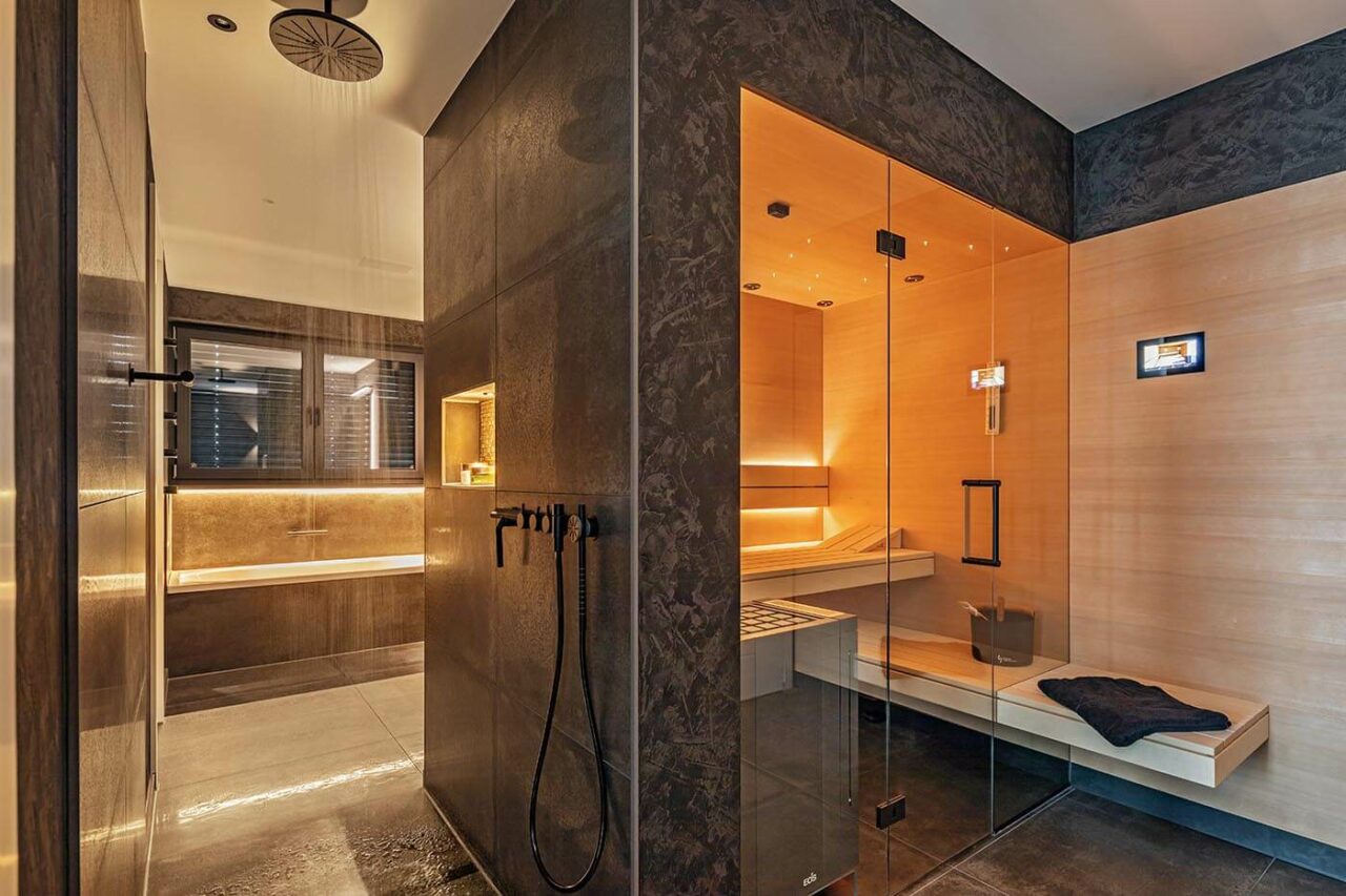 Hemlock sauna | Starry sky 2 Moderne Bio-Sauna im Smart Home mit Ferneinschaltung. Hemlock Saunaply, Sternenhimmel und nach außen verlängerte Saunabank.