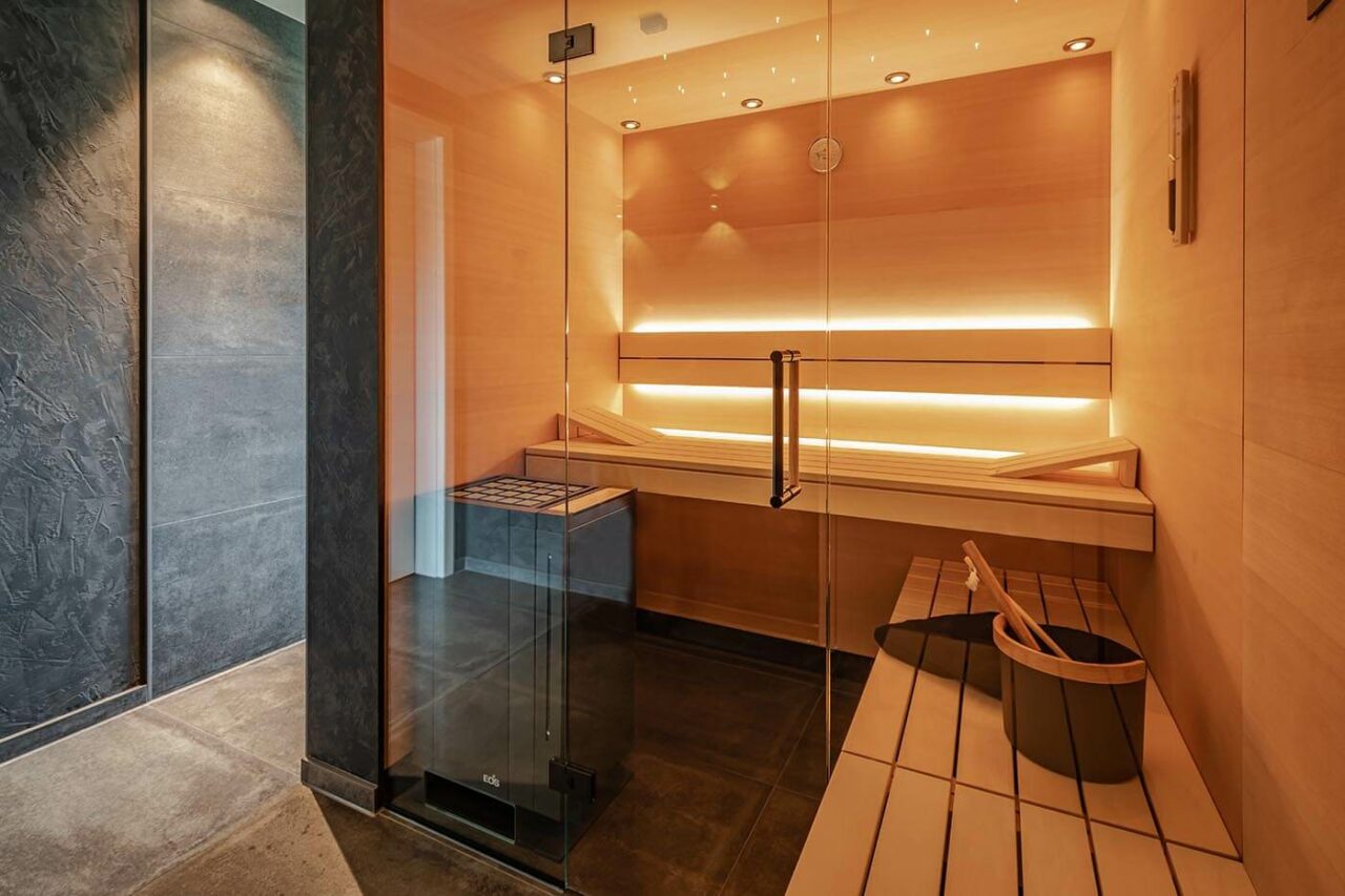 Hemlock sauna | Starry sky 3 Moderne Bio-Sauna im Smart Home mit Ferneinschaltung. Hemlock Saunaply, Sternenhimmel und nach außen verlängerte Saunabank.