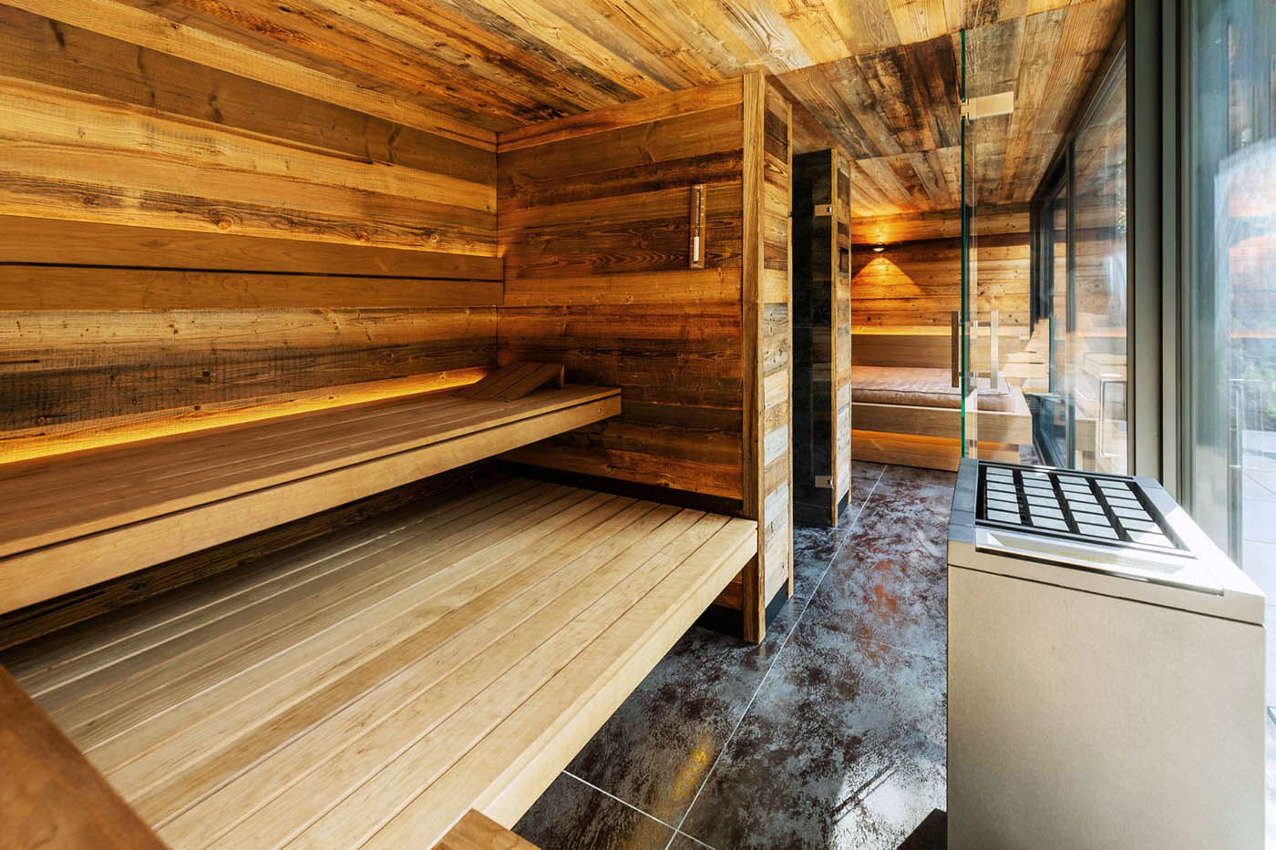 Saunaholz: helles Altholz 5 aussensauna gartensauna chalet altholz corso 72 | corso saunamanufaktur