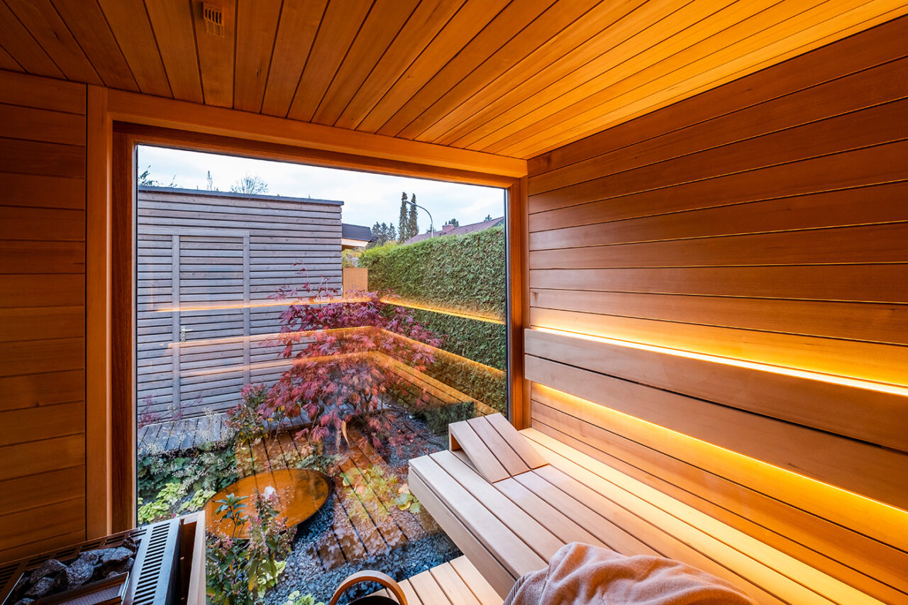 Baugenehmigung: notwendig für Gartensauna? 9 Fakten + Tipps 14 Moderne Gartensauna mit Vorraum: Maßanfertigung mit Glas Elementen und Vorraum. Hochwertige Verarbeitung. corso sauna manufaktur.