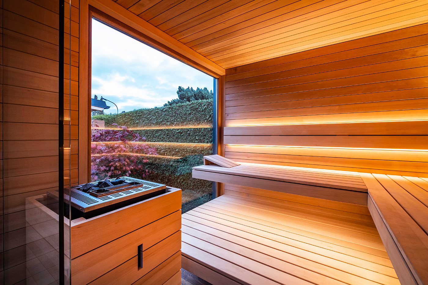 Moderne Gartensauna mit Vorraum 26 Moderne Gartensauna mit Vorraum: Maßanfertigung mit Glas Elementen und Vorraum. Hochwertige Verarbeitung. corso sauna manufaktur.