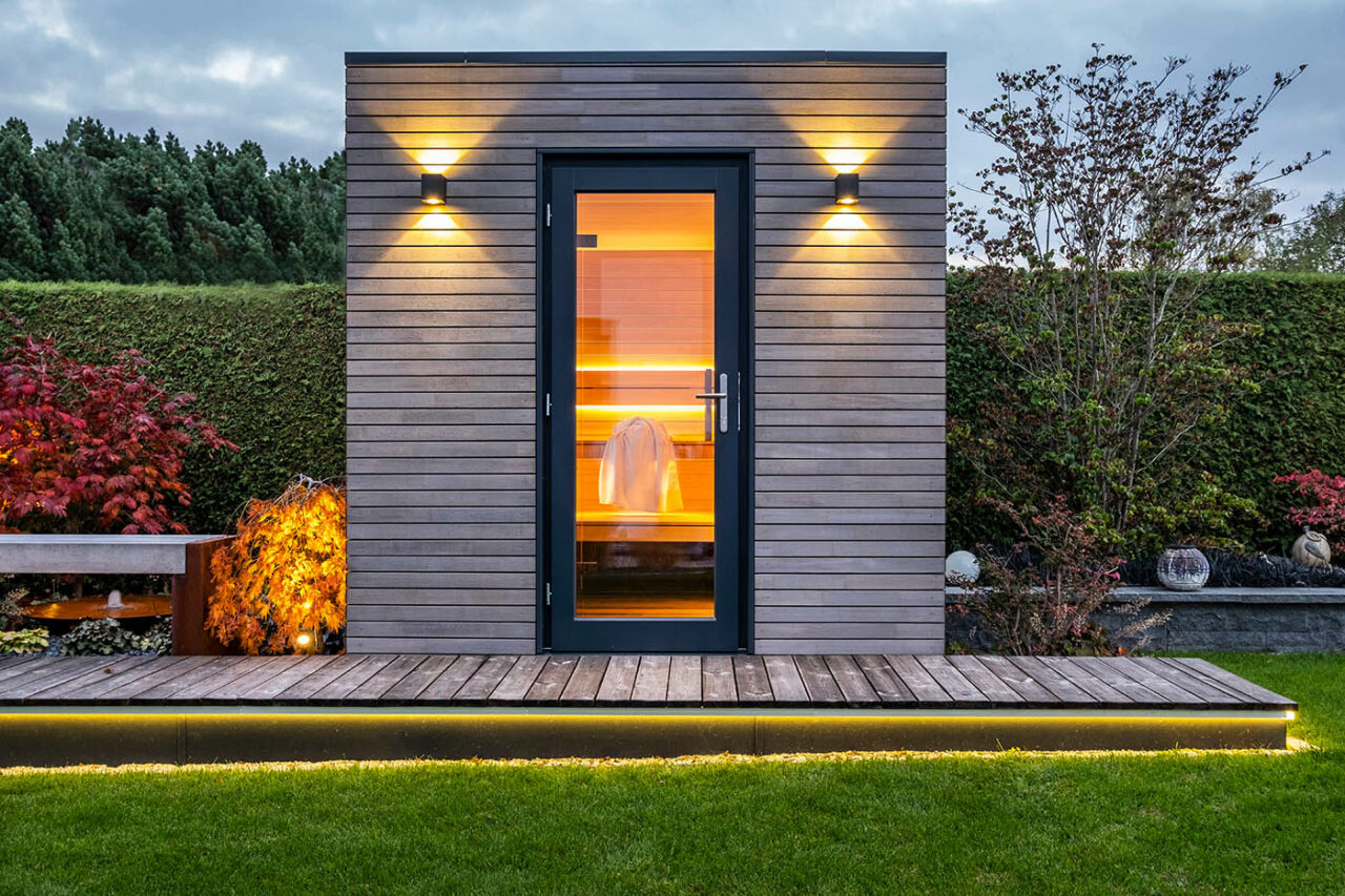 Baugenehmigung: notwendig für Gartensauna? 9 Fakten + Tipps 3 Gartensauna ohne Baugenehmigung. Moderne Gartensauna mit Vorraum: Maßanfertigung mit Glas Elementen und Vorraum. Hochwertige Verarbeitung. corso sauna manufaktur.