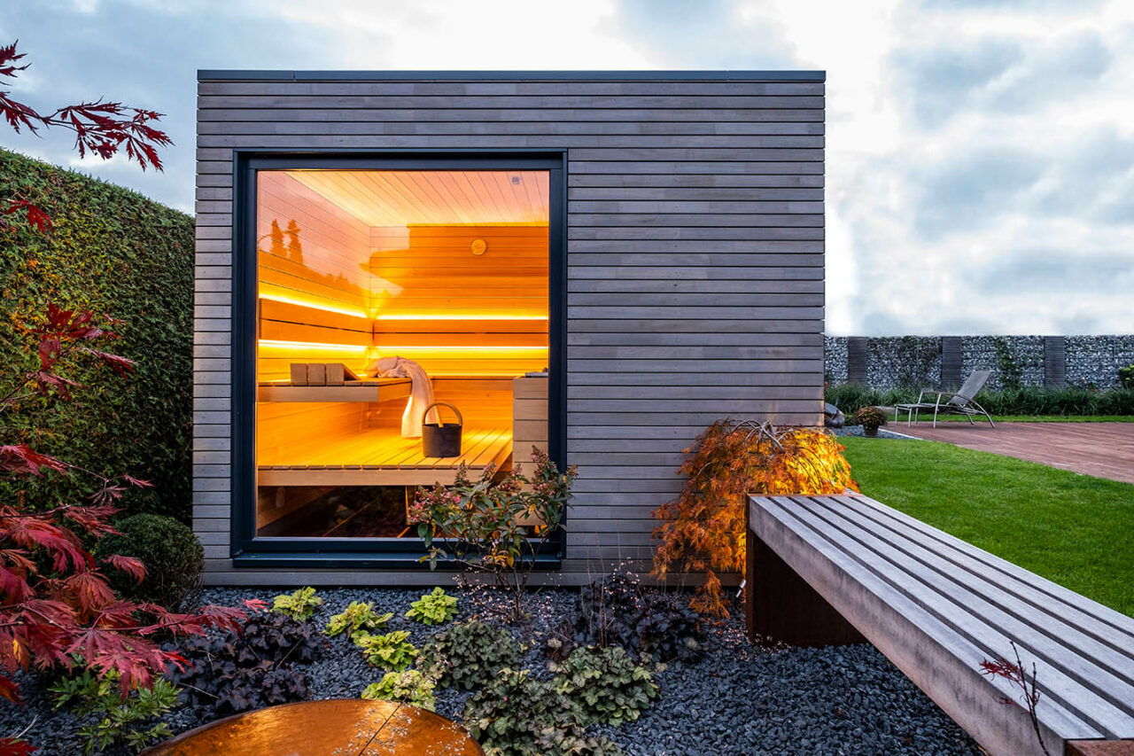 Moderne Gartensauna mit Vorraum 6 Moderne Gartensauna mit Vorraum: Maßanfertigung mit Glas Elementen und Vorraum. Hochwertige Verarbeitung. corso sauna manufaktur.