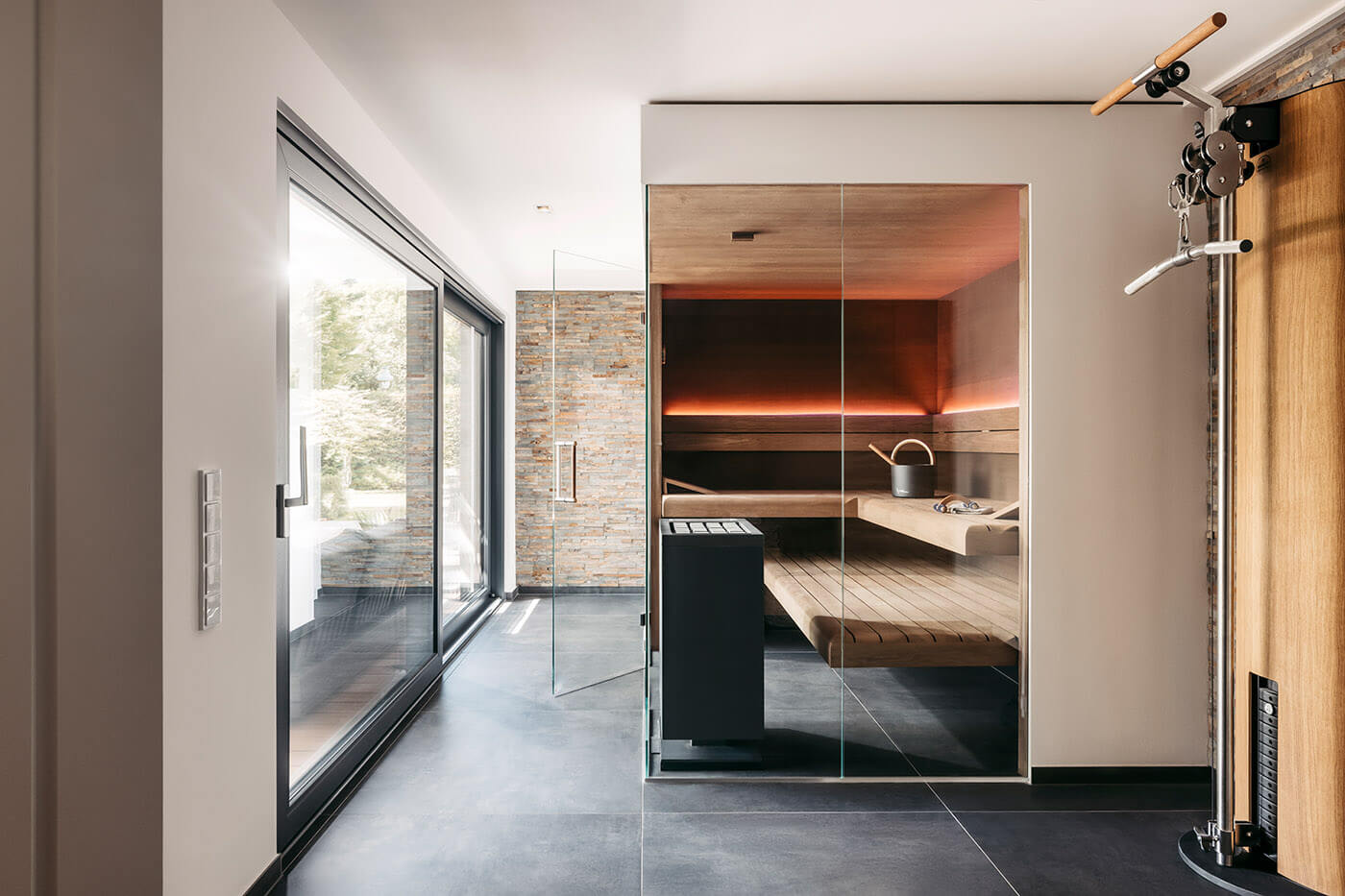 Design Sauna mit Ausblick 114 Sauna Massanfertigung Thermo Eiche 3 | corso saunamanufaktur