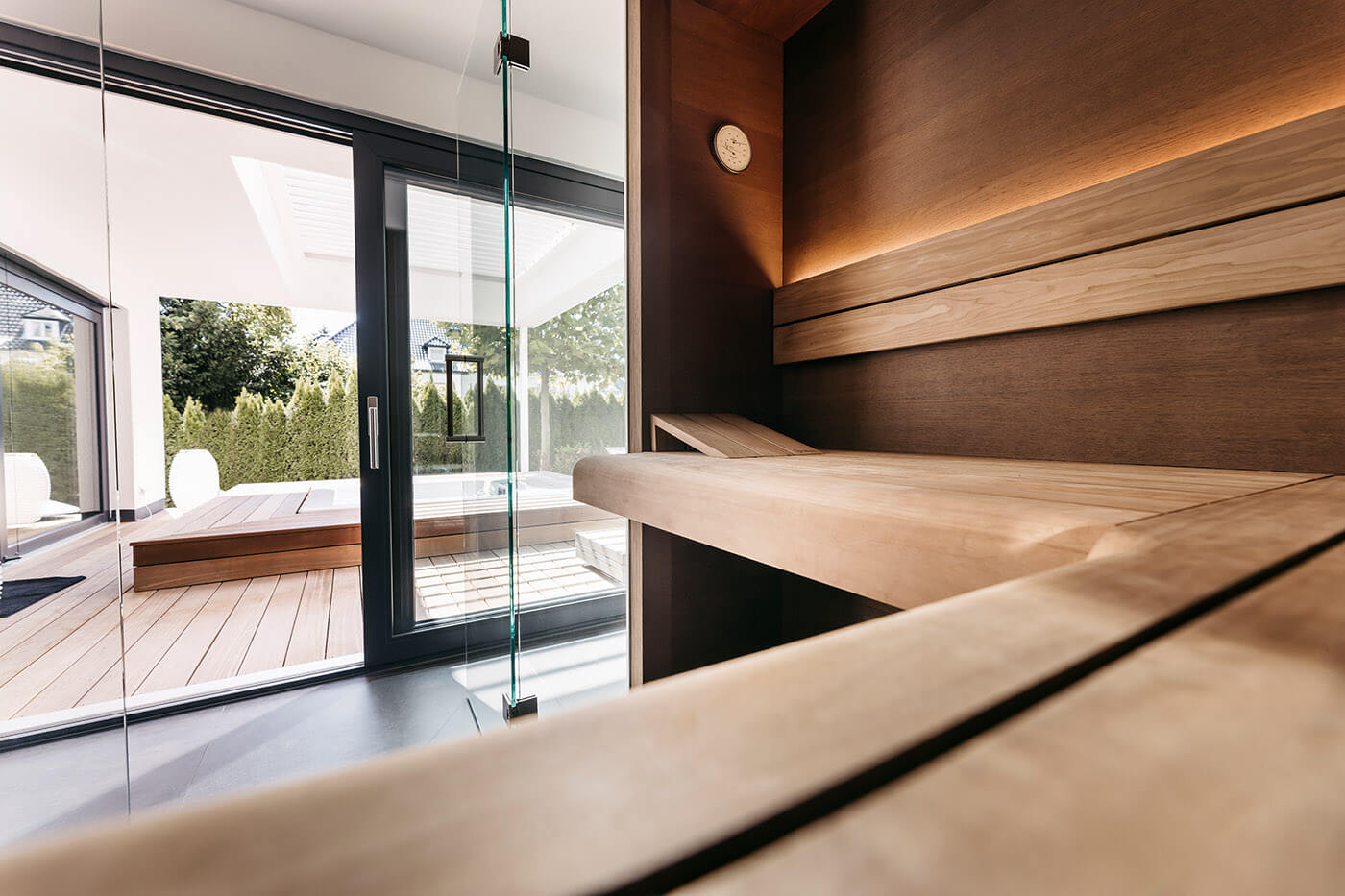 Design Sauna mit Ausblick 110 Sauna Massanfertigung Thermo Eiche 8 | corso saunamanufaktur