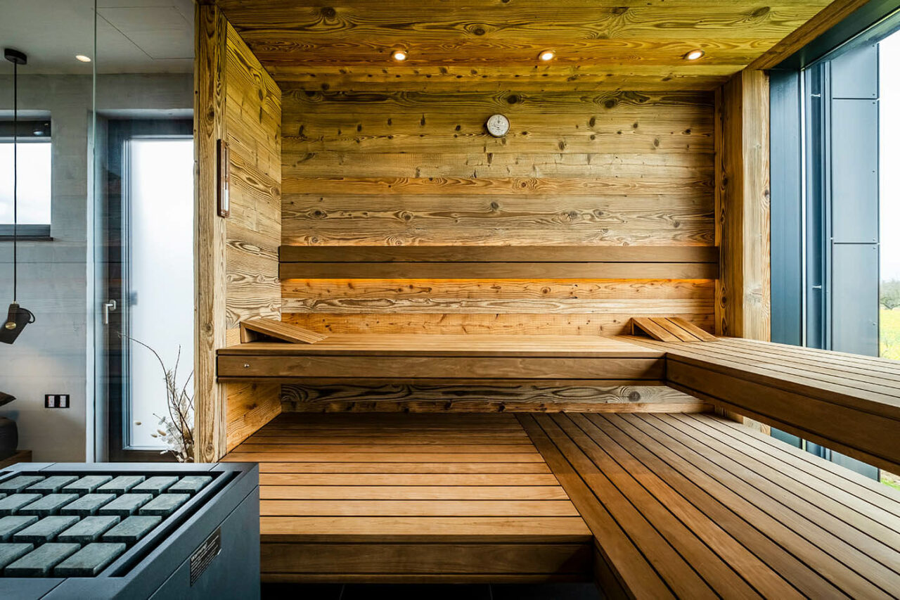 Design Sauna auf Garagendach 3 Sauna auf Garagendach: Altholzsauna in Maßanfertigung mit Glasfront und integriertem Außenfenster. Anbau bzw. Aubau auf dem Garagendach.