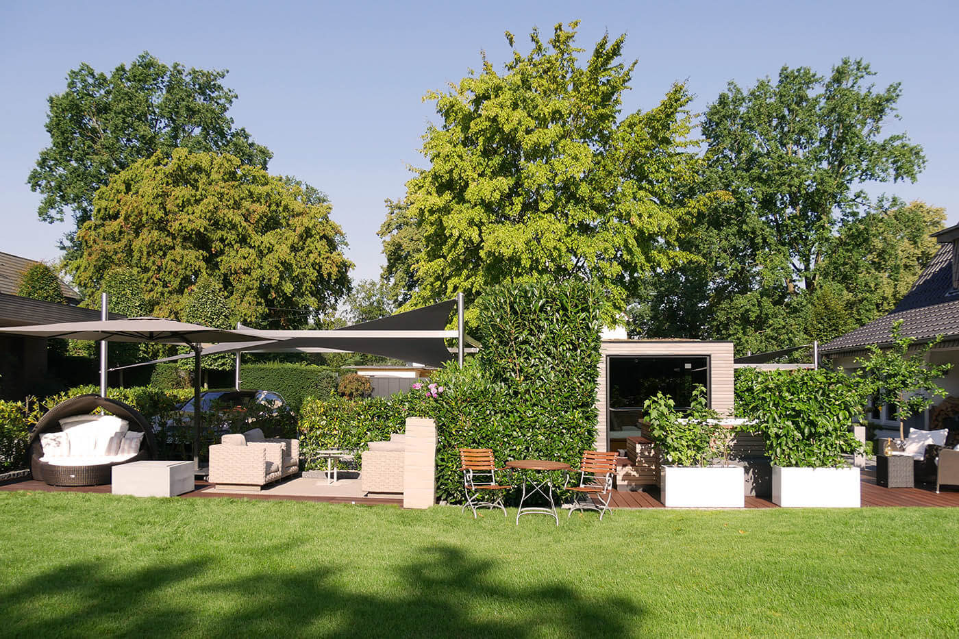 Gartensauna mit Dusche und Ruheraum 14 Gartensauna mit Dusche und Ruheraum. Blick auf den gesamten Garten
