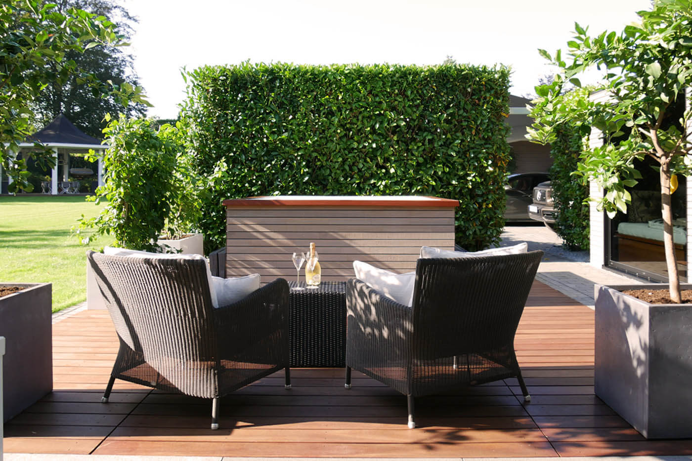 Gartensauna mit Dusche und Ruheraum 12 Whirlpool im Garten neben der Gartensauna