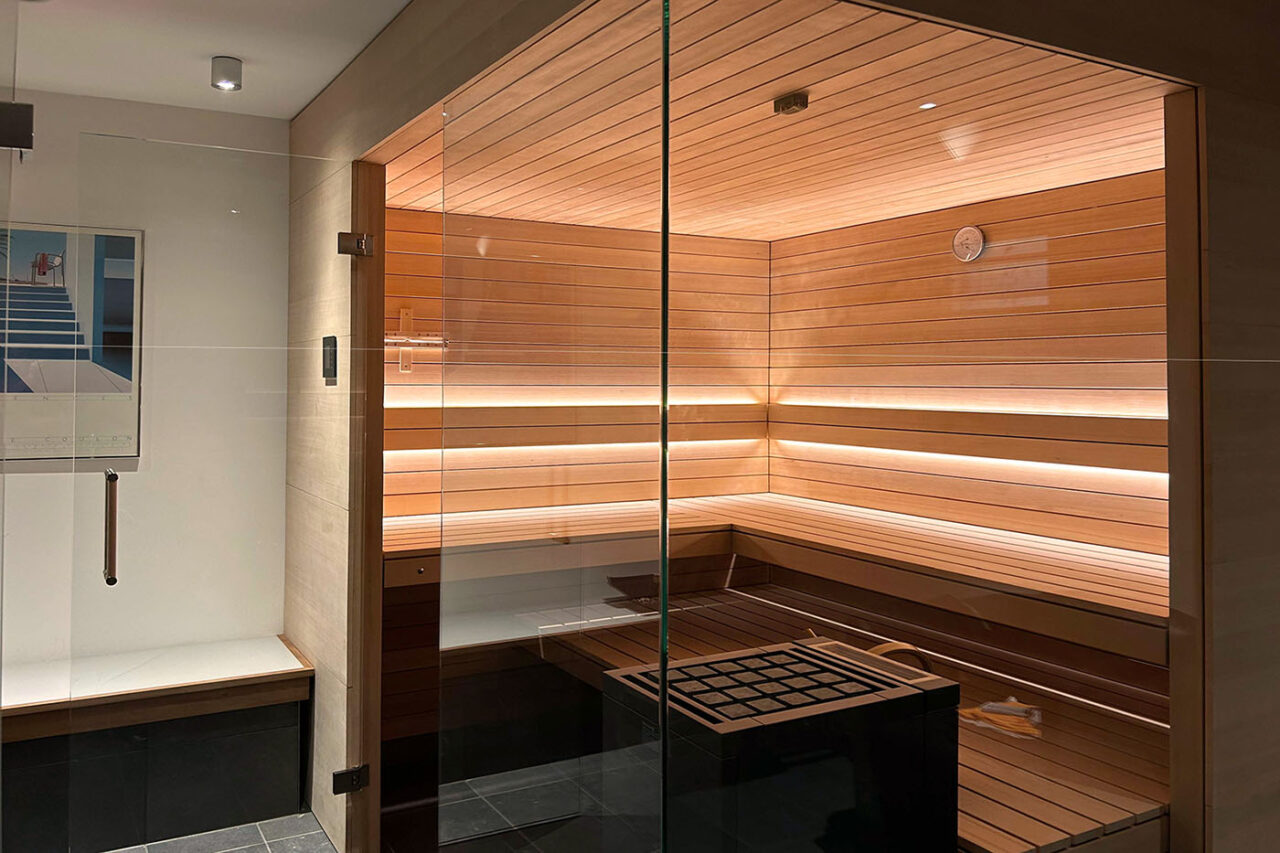Saunaholz: Hemlock | gerade Kante 2 Designsauna Glasecke Hemlock 1 | corso saunamanufaktur