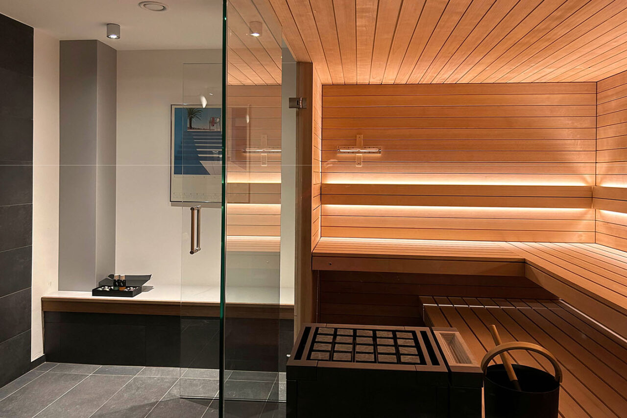 Saunaholz | Holzarten 6 Designsauna Glasecke Hemlock 2 | corso saunamanufaktur