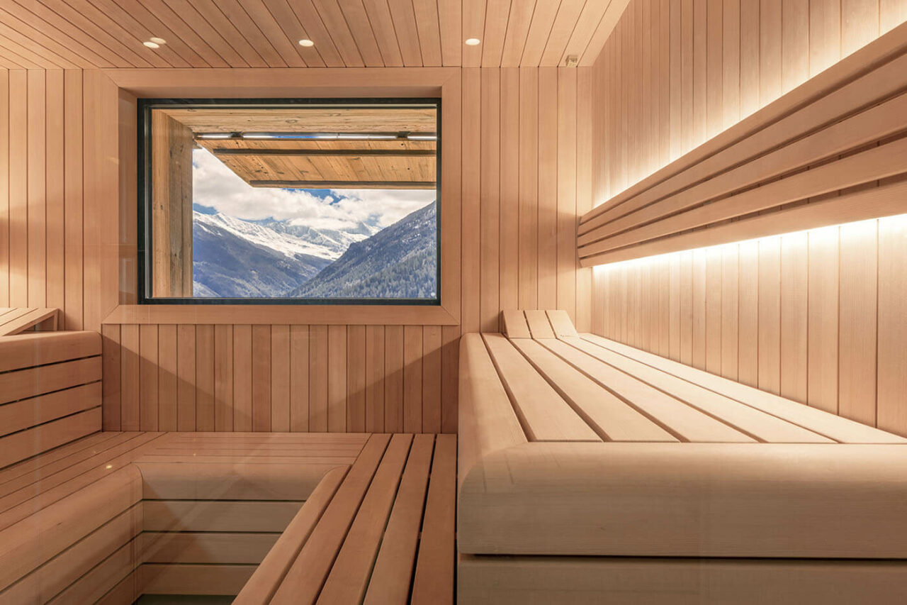 Design Sauna mit Außenfenster 9 Design Sauna mit Außenfenster. Sauna nach Maß: Moderne Sauna mit Glasfront in hellem Hemlock Holz.
