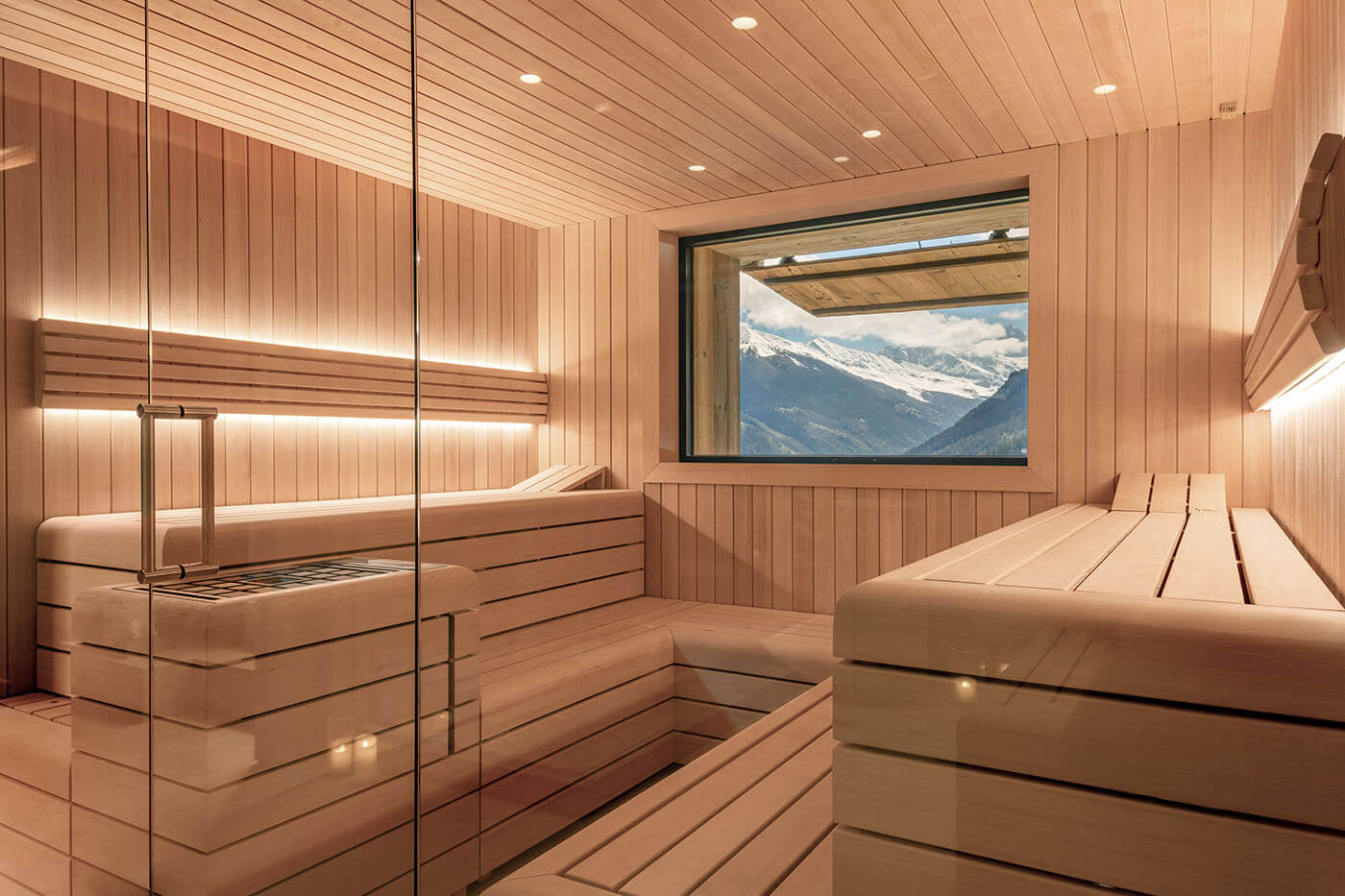 Design Sauna mit Außenfenster 32 Design Sauna mit Außenfenster. Sauna nach Maß: Moderne Sauna mit Glasfront in hellem Hemlock Holz.