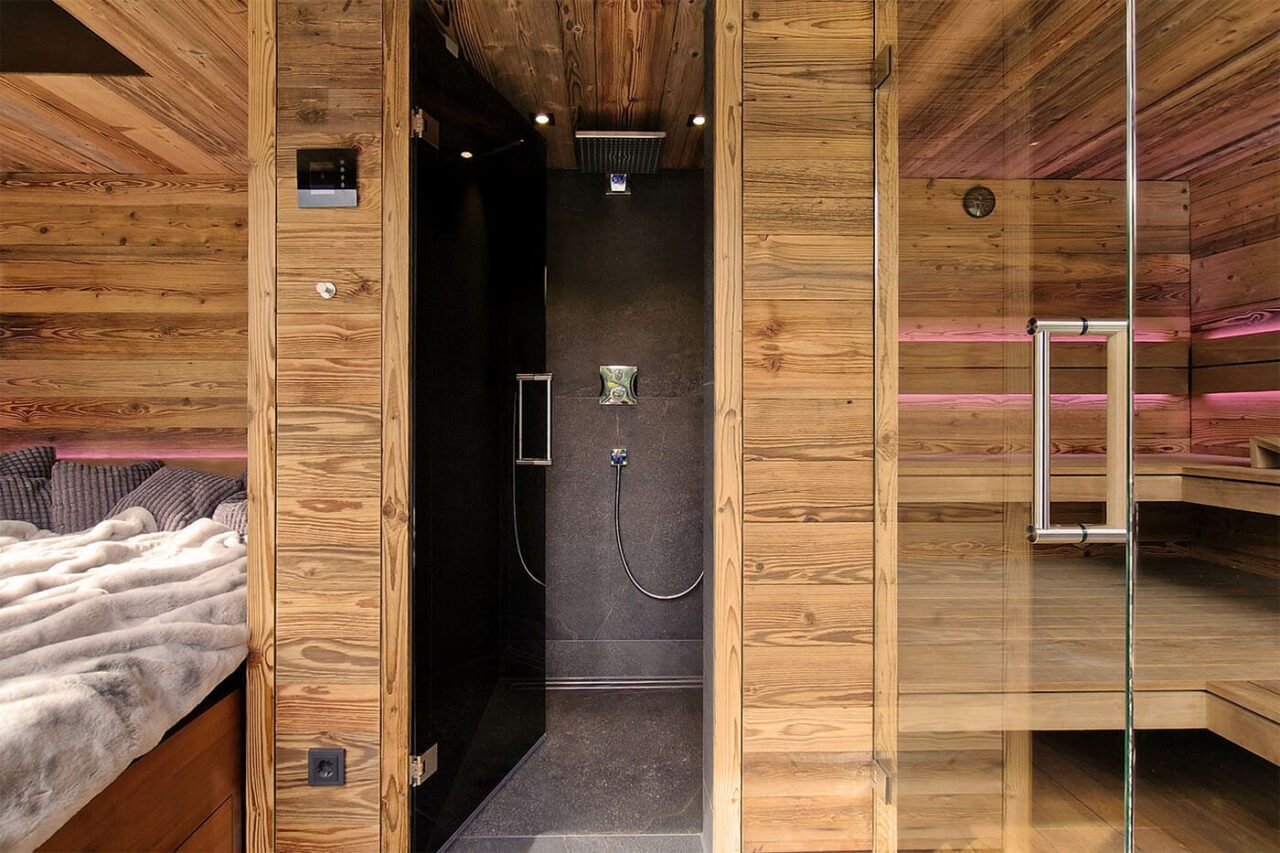 Gartensauna nach Maß mit Glasfront 159 Moderne Gartensauna nach Maß: Maßanfertigung mit Altholzsauna, Dusche und Ruheraum. Große Glasfront. Außenverkleidung in Rhombus Profilholz. Direkt vom Hersteller: corso sauna manufaktur