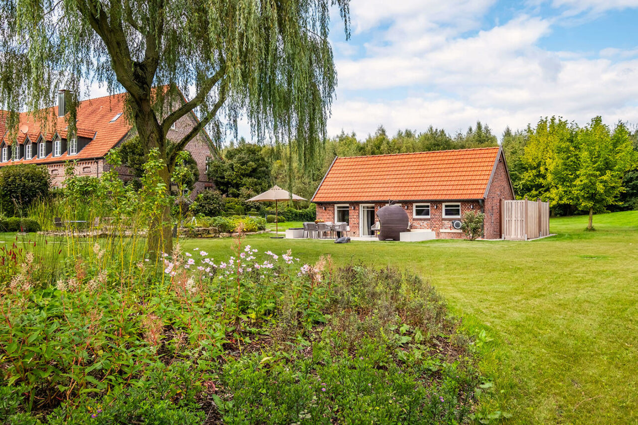 Sauna als Urlaubsinsel 128 Alter Hühnstall wurde zur Urlaubsinsel mit Sauna, Ruheraum und Dusche umgebaut.
