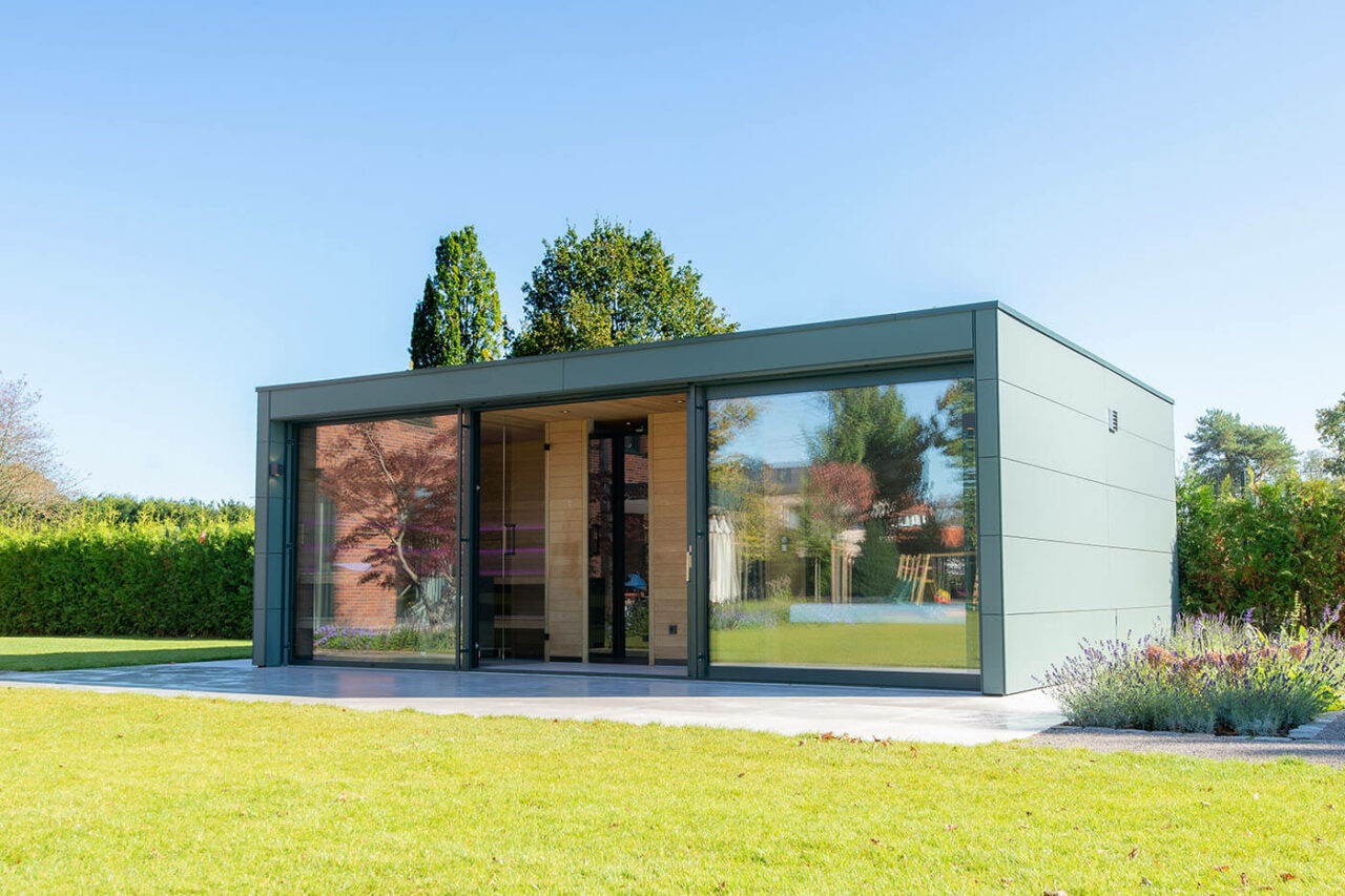 Außensauna XXL 80 Außensauna XXL: Wellness komplett unter einem Dach mit Sauna, Dusche/WC und Ruheraum. Maßanfertigung.