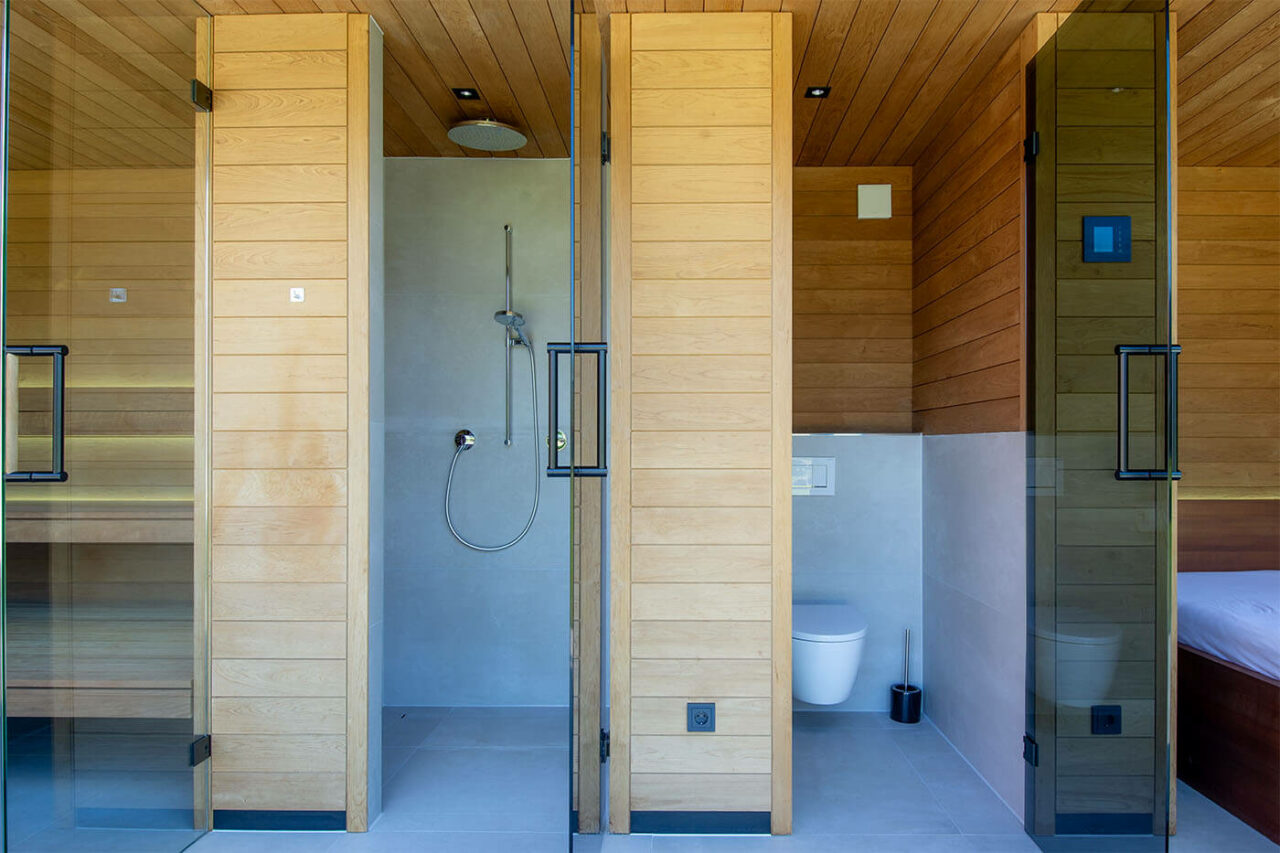 Außensauna XXL 81 Außensauna XXL: Wellness komplett unter einem Dach mit Sauna, Dusche/WC und Ruheraum. Maßanfertigung.