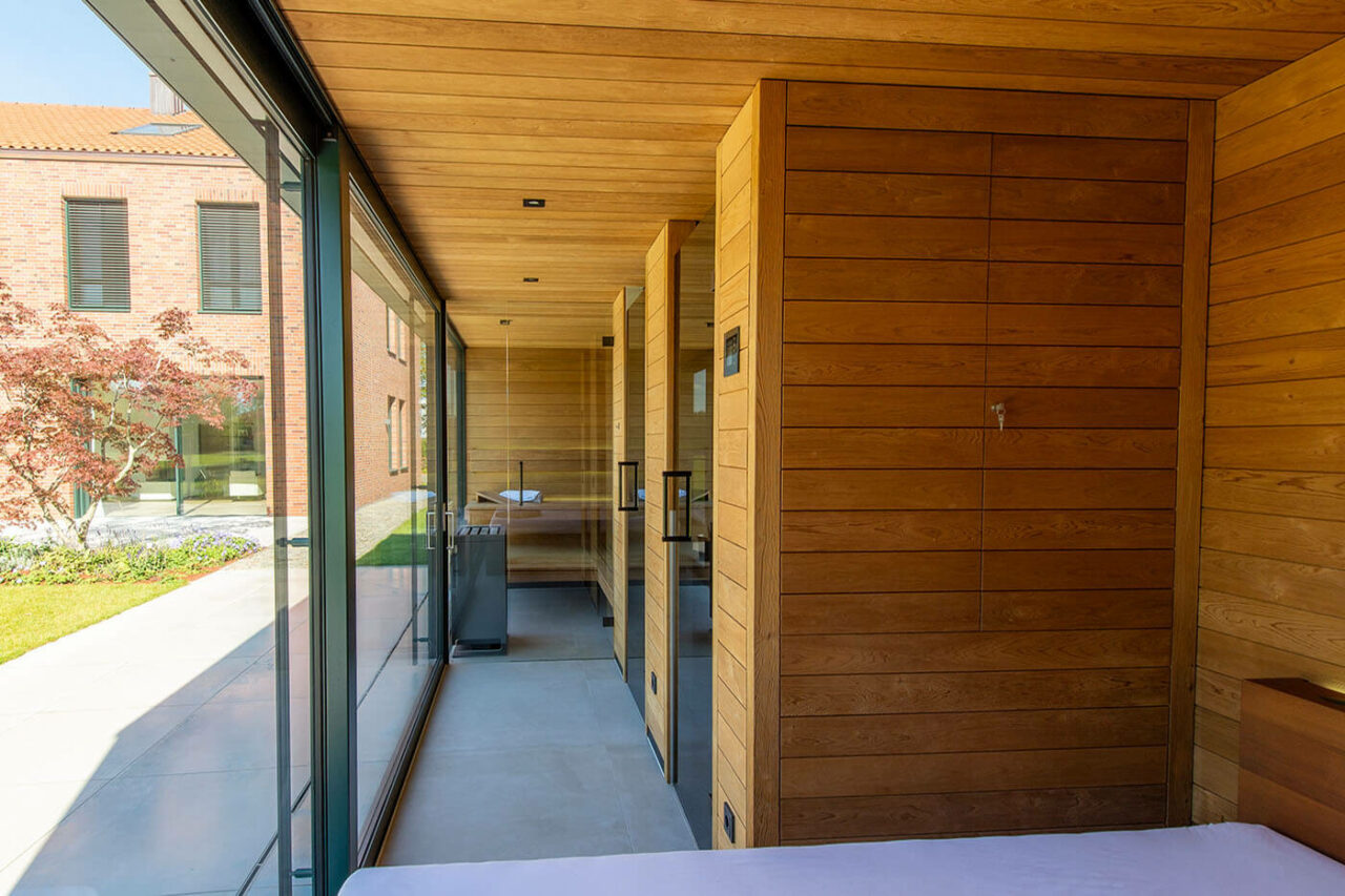 Außensauna XXL 82 Außensauna XXL: Wellness komplett unter einem Dach mit Sauna, Dusche/WC und Ruheraum. Maßanfertigung.