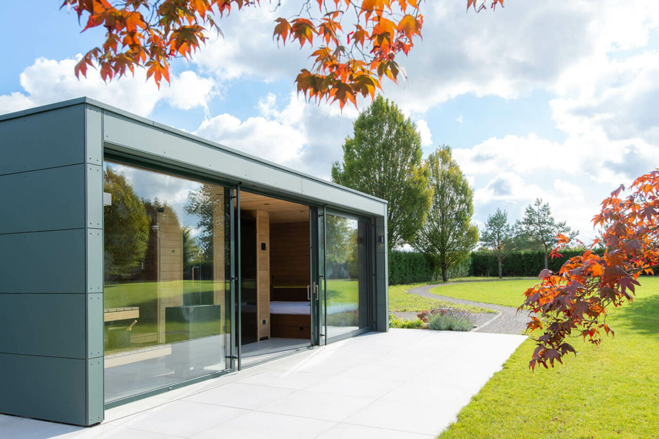 Gartensauna 29 Außensauna XXL: Wellness komplett unter einem Dach mit Sauna, Dusche/WC und Ruheraum. Maßanfertigung.