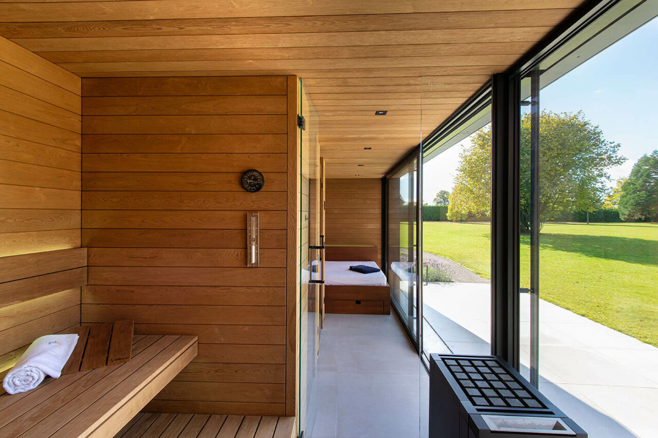 Außensauna XXL 84 Außensauna XXL: Wellness komplett unter einem Dach mit Sauna, Dusche/WC und Ruheraum. Maßanfertigung.