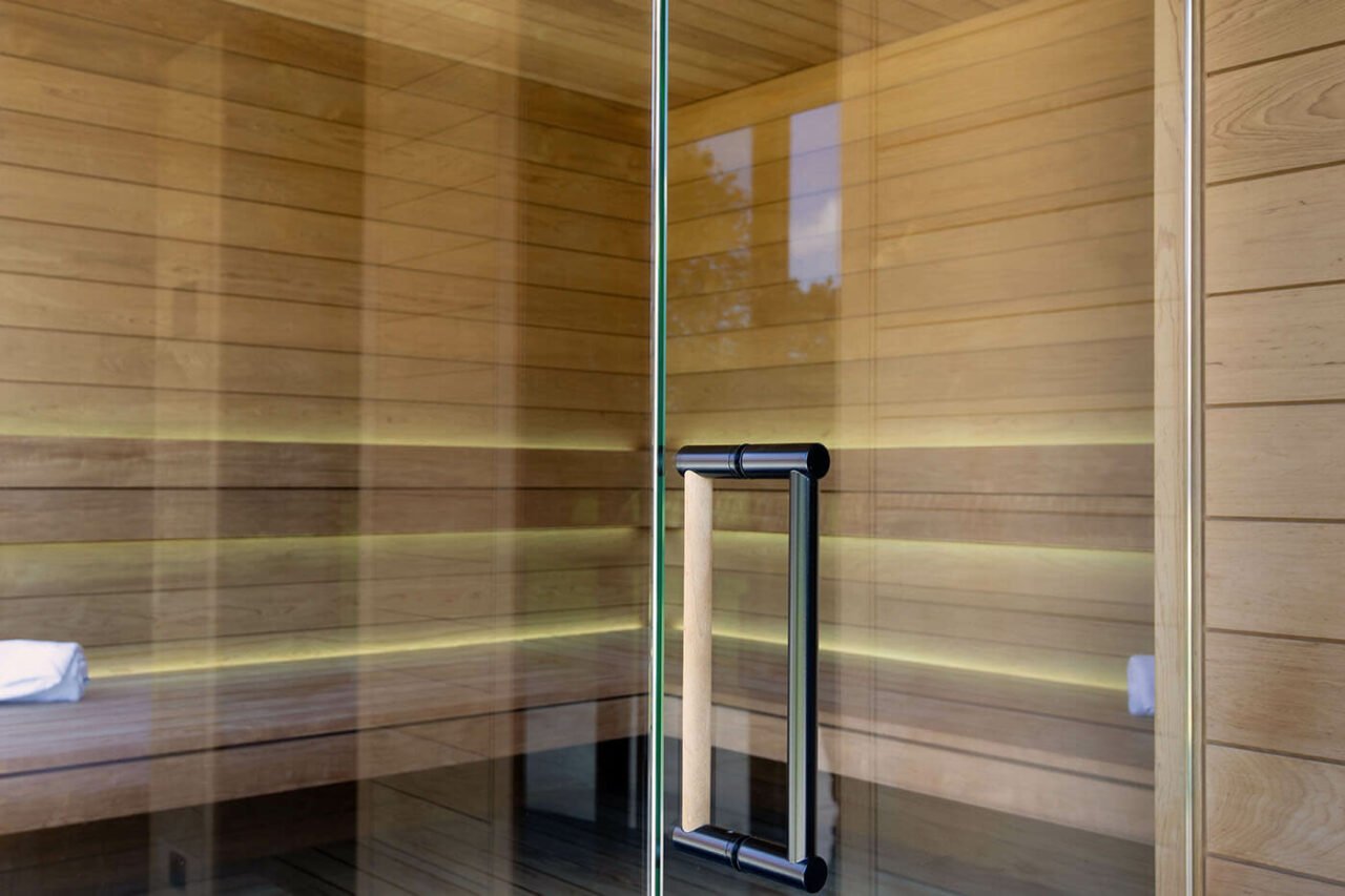 Außensauna XXL 85 Außensauna XXL: Wellness komplett unter einem Dach mit Sauna, Dusche/WC und Ruheraum. Maßanfertigung.