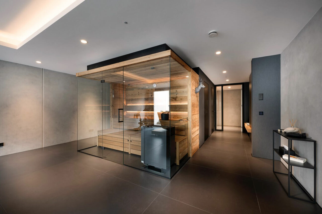 Altholzsauna mit viel Glas 19 Moderne Altholz Sauna. Design Sauna nach Maß, dreiseitig verglast.