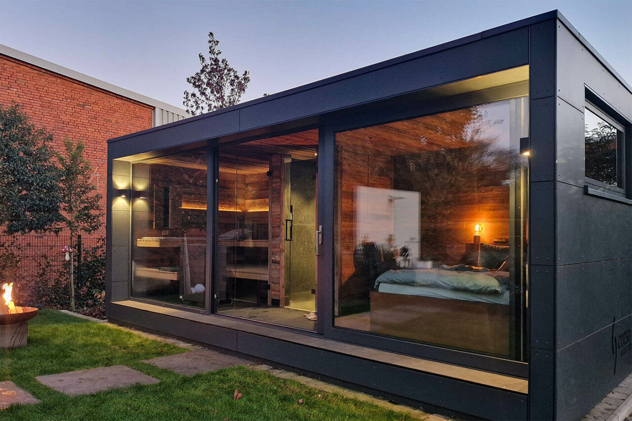 Gartensauna mit Daybed und Dusche 14 aussensauna altholz ruheraum dusche 7 | corso saunamanufaktur